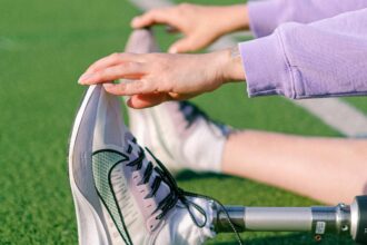 Photo de Anna Shvets: https://www.pexels.com/fr-fr/photo/sain-femme-sans-visage-brouiller-5068678/